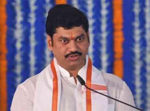 Dhananjay Munde : नाशिकमधील शेतकऱ्यांसाठी आनंदवार्ता! या महिनाअखेरीस खात्यात जमा होणार 'इतकी' रक्कम