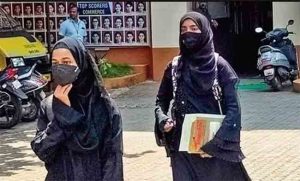 Dress Code चेंबूर कॉलेजमध्ये पदवीच्या विद्यार्थ्यांसाठी 'ड्रेस कोड'