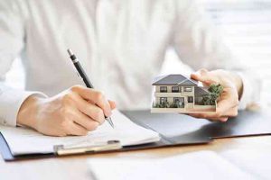 Real estate : अनिवासी भारतीयांनो, भारतात स्थावर मालमत्ता घेताना अशी घ्या काळजी...