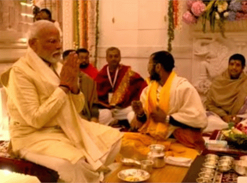 Ram Lalla Pranpratishtha : पंतप्रधान मोदींच्या हस्ते अयोध्येत रामलल्लाची मूर्ती विराजमान!