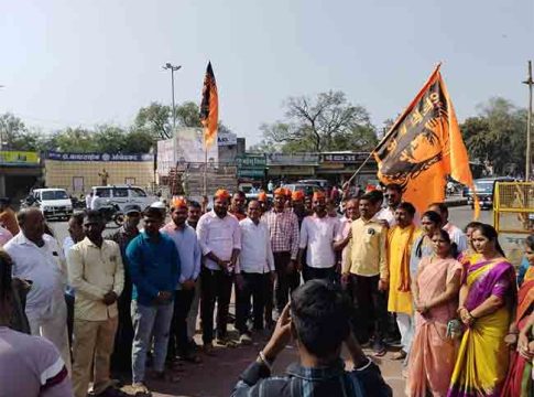 येवल्यात मराठा आरक्षण जाहीर होताच शिवसेना व सकल मराठा समाजाच्या वतीने जल्लोष
