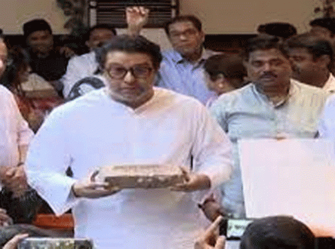 राज ठाकरेंसमोर बैठकीत मनसे पदाधिका-यांनी जाहीर केली नाराजी!