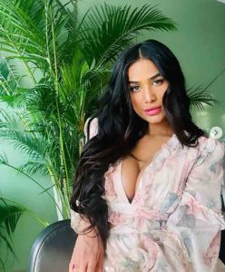 Poonam Pandey ला मृत्यूची खोटी अफवा पसरवणे पडले महागात, १०० कोटींचा मानहानीचा खटला दाखल