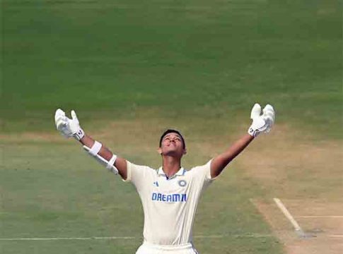 यशस्वी जायसवालने शतक ठोकत रवी शास्त्रींना टाकले मागे, टीम इंडियानेही रचला खास विक्रम!