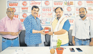 Arun Mhatre : 'उंच माझा झोका' फेम कवी अरुण म्हात्रे प्रहारच्या गजालीत...