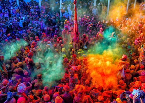 Holi Festival Natural Color : धुळवडीच्या दिवशी 'या' रंगाची उधळण करा