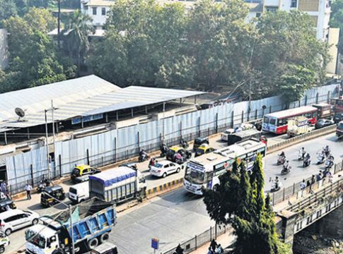 सायन पुलाचे काम लांबणीवर; पाडकामाची तारीख पुन्हा टळली