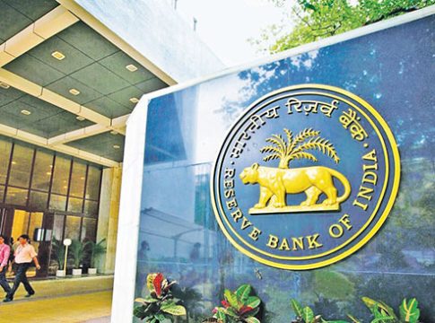 RBI Action: आरबीआयची मोठी कारवाई! 'या' बॅंकेतील खातेदारांना पैसे काढण्यावर बंदी