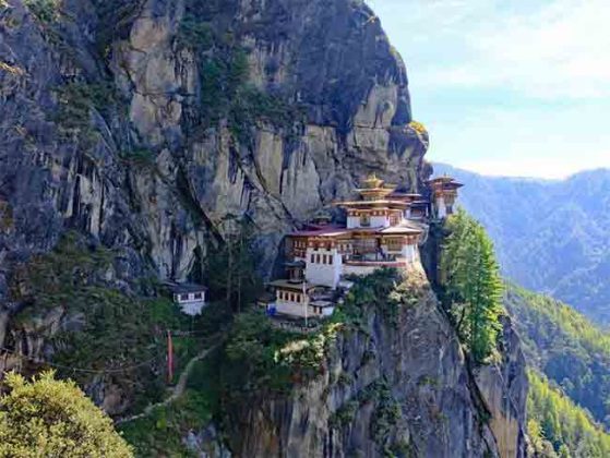 ना व्हिसाचे टेन्शन, ना बजेटचे...या देशांमध्ये फिरू शकता तुम्ही आरामात