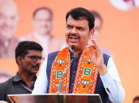 Devendra Fadnavis : राहुल गांधींभोवती अर्बन नक्सलचा गराडा!