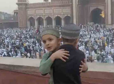 Eid Mubarak: देशभरात रमजान ईदचा उत्साह, जामा मशिदीजवळ नमाज पठणासाठी गर्दी