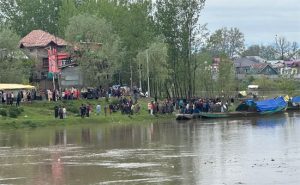 Srinagar News : श्रीनगरच्या झेलम नदीत बोट उलटल्याने चार जणांचा मृत्यू
