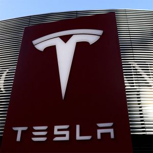 Tesla: टेस्ला कंपनीच्या अडचणीत वाढ! १० टक्क्यांहून अधिक कर्मचाऱ्यांच्या नोकरीवर कुऱ्हाड