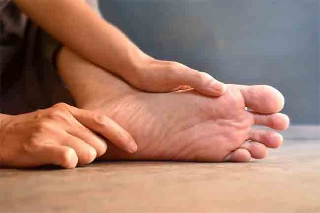 Health: उन्हाळ्यात पायांची जळजळ होते का? करा हे उपाय