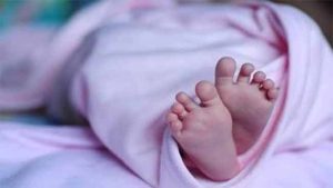 UP News : भयंकर! डॉक्टरांच्या सांगण्यावरून नवजात बालकावर पालकांनी केले 'असे' काही अन्....