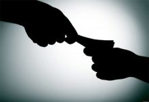 Nashik Crime News : शेतजमिनीच्या दस्त नोंदणीसाठी 10 हजारांची लाच मागितली, दुय्यम निबंधकासह खासगी व्यक्ती रंगेहात जाळयात