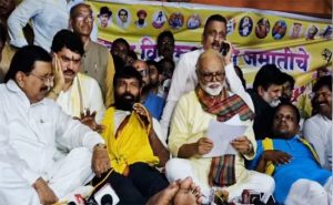 OBC reservation : अखेर दहा दिवसांनी लक्ष्मण हाके यांचं उपोषण स्थगित!