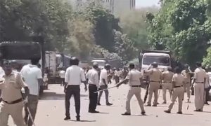 Powai news : पवईतील अतिक्रमण हटवण्यासाठी गेलेले पालिकेचे पथक आणि पोलिसांवर दगडफेक!