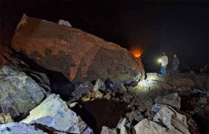 Anuskura Landslide : अणुस्कुरा घाटात दरड कोसळण्याचे सत्र सुरुच; पुन्हा वाहतुकीचा खोळंबा!