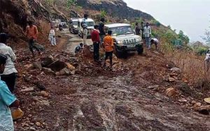 Nandurbar News : चांदसैली घाटात पुन्हा दरड कोसळली; प्रवाशांचा जीव टांगणीला