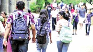 Acharya Marathe College : विद्यार्थ्यांनो महाविद्यालयात प्रवेश हवा असल्यास जीन्स - टी शर्ट विसरा!
