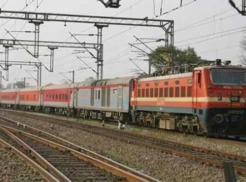Central Railway : मध्य रेल्वेच्या विशेष गाड्यांच्या सेवा कालावधीत वाढ!