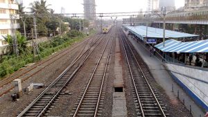 Central railway : दुष्काळात तेरावा महिना! माटुंगा मध्य रेल्वे स्थानकावर रुळाला तडे