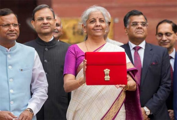 सर्वसामान्यांना दिलासा, ‘नवरत्न’ अर्थसंकल्प