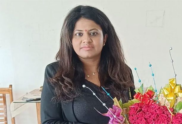 Pooja Khedkar : पूजा खेडकर वाशिममध्ये पदभार स्विकारताना पहिल्यांदाच आल्या माध्यमांसमोर!