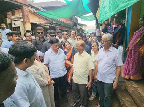 नुकसान भरपाईसाठी तातडीने पंचनामे करा; भाजप नेते खासदार नारायण राणे यांनी खारेपाटण येथील पूरातील नुकसानीची केली पाहणी