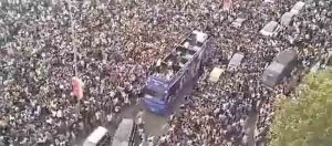 टीम इंडियाच्या विजयी मिरवणुकीत काही चाहते आजारी तर काही झाले जखमी