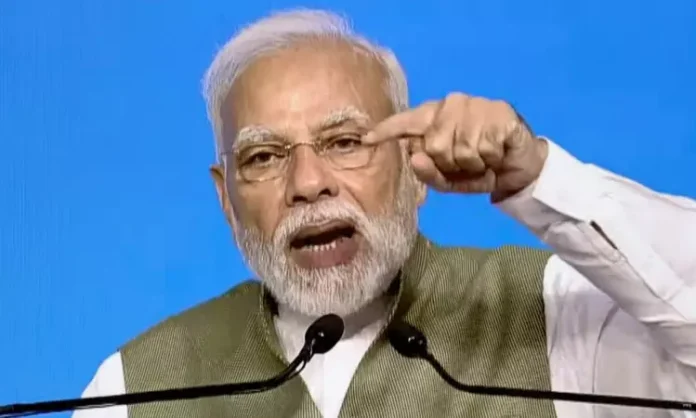 PM Modi : संविधानाला नख लावणाऱ्या काँग्रेसने लोकशाहीचा गळा घोटला