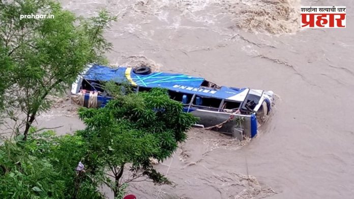 Nepal Bus Accident : महाराष्ट्रातील यात्रेकरूंच्या बसचा नेपाळमध्ये भीषण अपघात, आतापर्यंत १४ मृतदेह सापडले