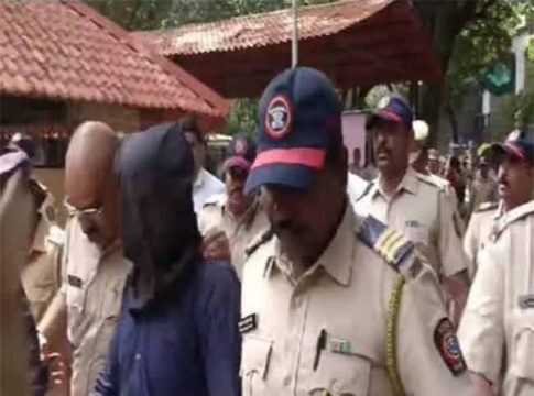 'तो लिंगपिपासू आणि हे सत्तापिसासू'