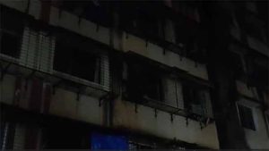 Ghatkopar Fire : घाटकोपरमध्ये भीषण आग! परिसरात धुराचे लोट; १३ जण जखमी