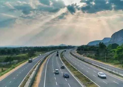 Pune News : पुण्यातील रस्त्यांवर अवजड वाहनांना नो एन्ट्री!