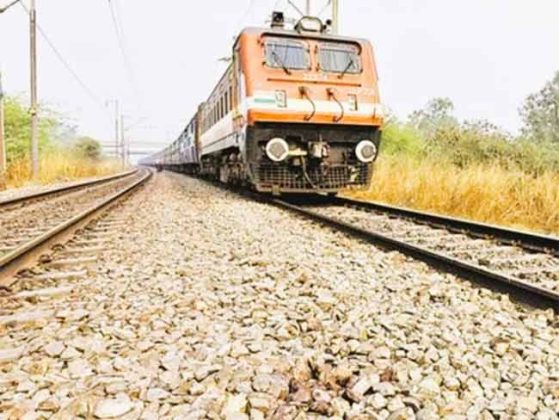 Pune News : प्रवाशांचा खोळंबा! पुण्याहून धावणाऱ्या लांब पल्ल्याच्या अनेक रेल्वे रद्द; काहींच्या मार्गात बदल