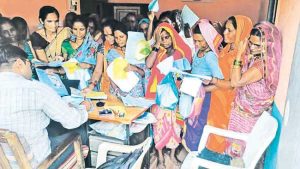 लाडकी बहीण, महायुतीचे आधार कार्ड...