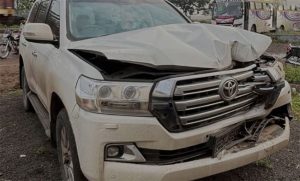 Accident News : मंत्री धनंजय मुंडेंच्या पत्नीच्या गाडीचा भीषण अपघात