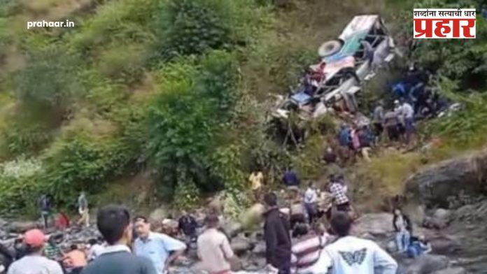 उत्तराखंडमध्ये भीषण अपघात, ४० प्रवाशांनी भरलेली बस खोल दरीत कोसळली; १५ जणांचा मृत्यू