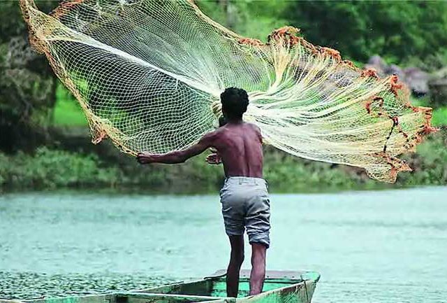 Illegal fishing : बेकायदेशीर मासेमारी रोखण्यासाठी येत्या गुरुवारपासून ड्रोनचा वापर
