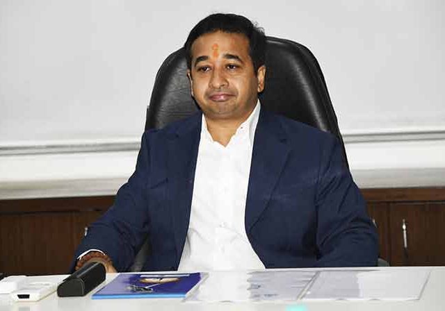 सिंधुदुर्ग जिल्ह्याच्या सर्वांगीण विकासासाठी कटिबध्द - पालकमंत्री नितेश राणे