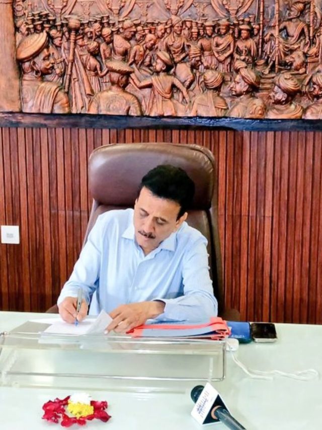 Girish Mahajan : मुंबई-पुणे एक्सप्रेसवेसह जुना महामार्ग पूर्णपणे बंद; धबधब्यांवर जाणं टाळा, अन्यथा…मंत्री गिरीश महाजन यांचा कडक इशारा