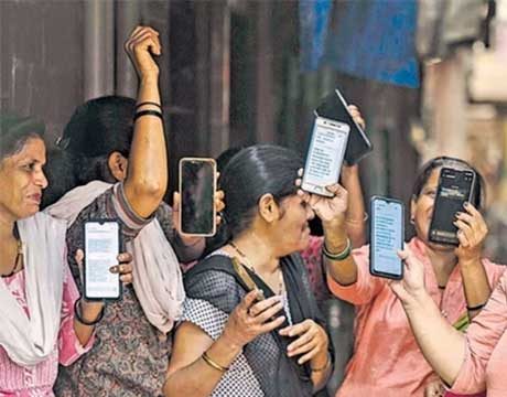 Ladki Bahin Yojna : तब्ब्ल ४ हजार लाडक्या बहिणींनी योजनेतून काढता पाय घेतला