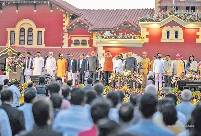 नव्या सरकारचे स्वागत करू या...!