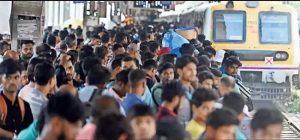 सेंट्रल रेल्वेच्या प्रवाशांचा आज लेट मार्क लागणार!
