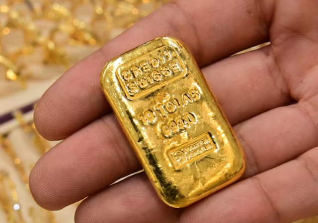 Gold Rate Today: सोन्याचा नवा उच्चांक ' इतक्या ' रूपयांवर पोहोचले चांदीत मात्र घट