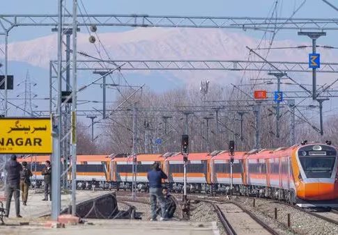 जगातील सर्वात उंच रेल्वे रुळावरुन धावली वंदे भारत एक्सप्रेस