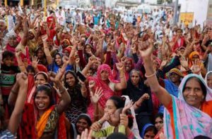 Ladki Bahin Yojana : दिल्लीतील महिलांनाही मिळणार ‘लाडक्या बहिणी’चा लाभ!