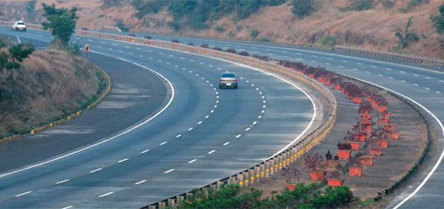 Mumbai-Pune Expressway : मुंबई-पुणे एक्स्प्रेस वेवर तीन दिवस मेगा ब्लॉक!